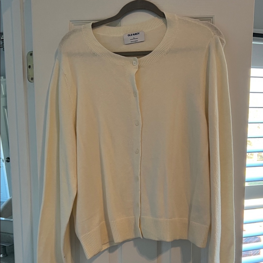 Old Navy Women's Soft Cream Cardigan - new with tags never been worn!